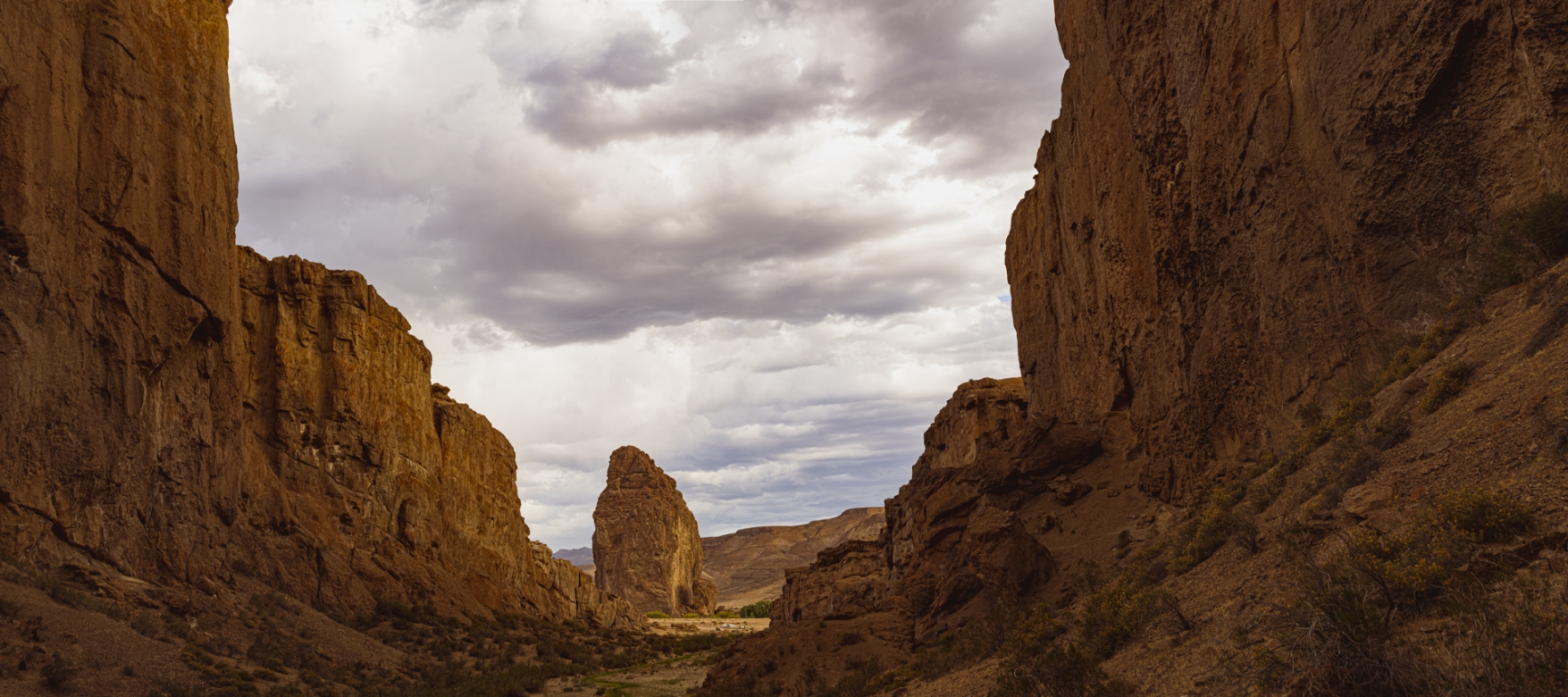 Piedra Parada desde cañadón de la buitrera
